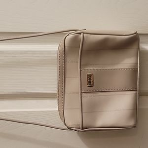 🆓️ Liz Claiborne - Zipper Crossbody Bag